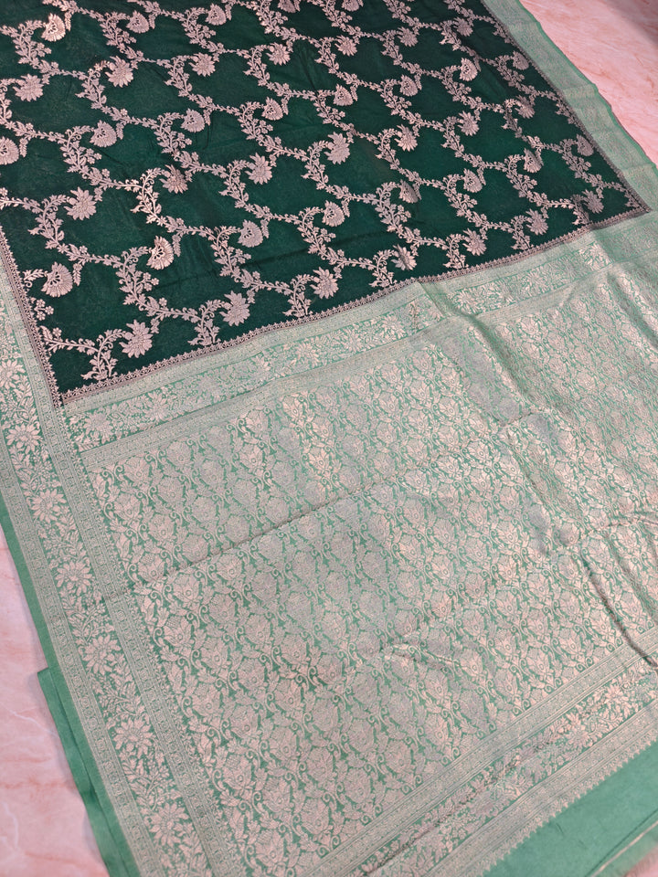 PAPER SILK IN BOTTLEGREEN COLOUR WITH PISTA GREEN BORDER