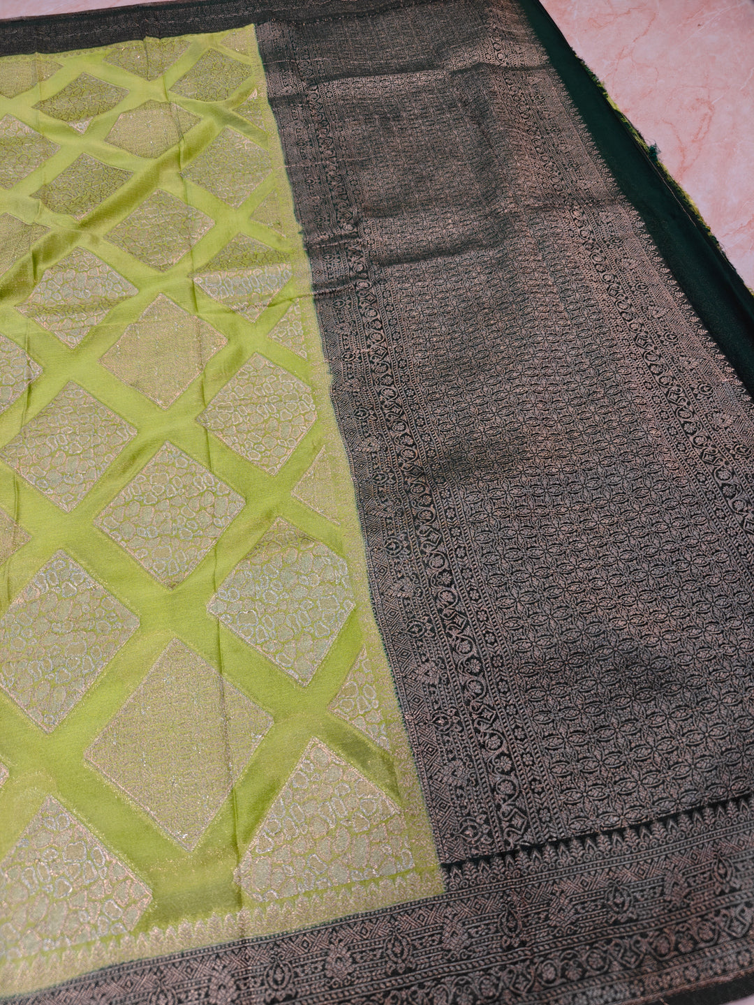CHINON CREPE GEORGETTE IN PISTA GREEN WITH BOTTLE GREEN BORDER