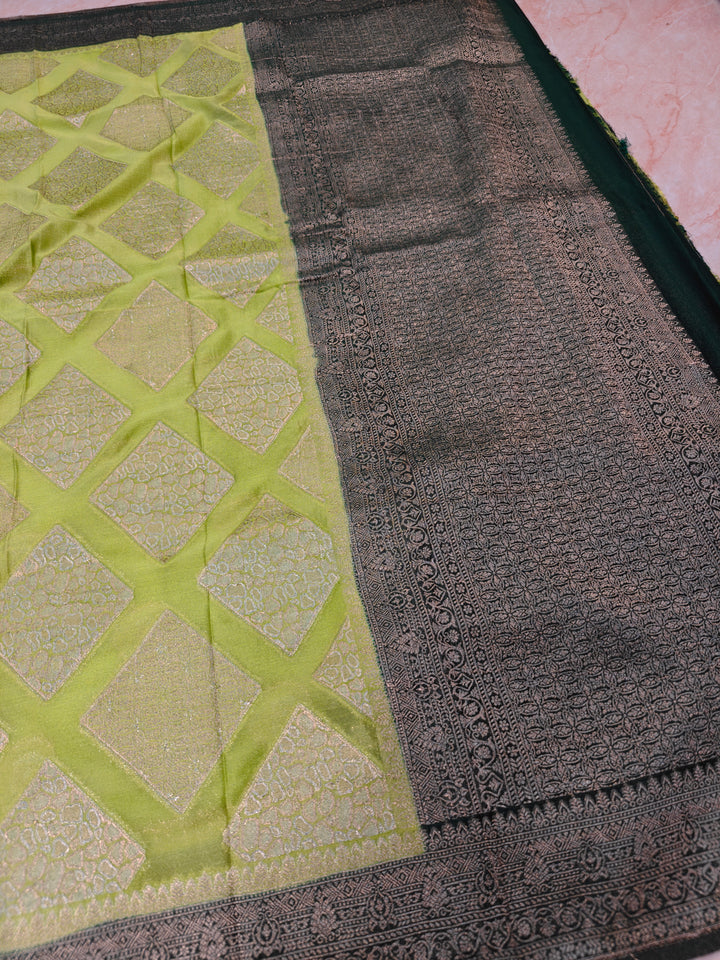 CHINON CREPE GEORGETTE IN PISTA GREEN WITH BOTTLE GREEN BORDER