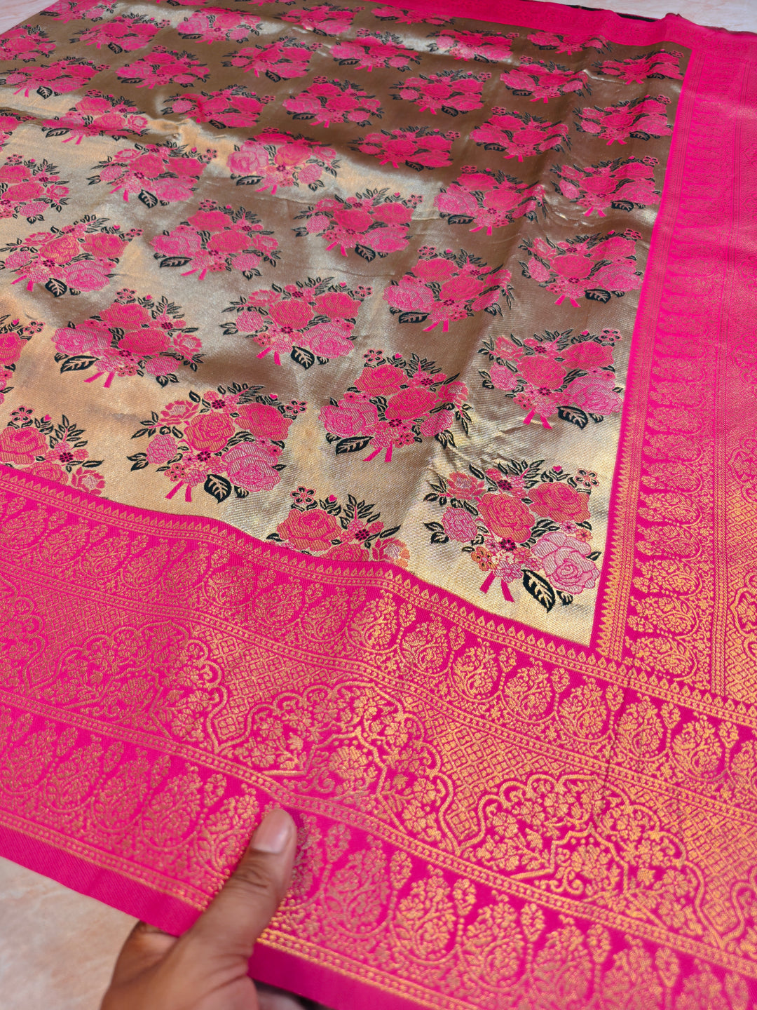 DHARAMVARAM ALFI IN GOLD WITH FLORAL ROSE DESIGNS WITH RANI BORDER