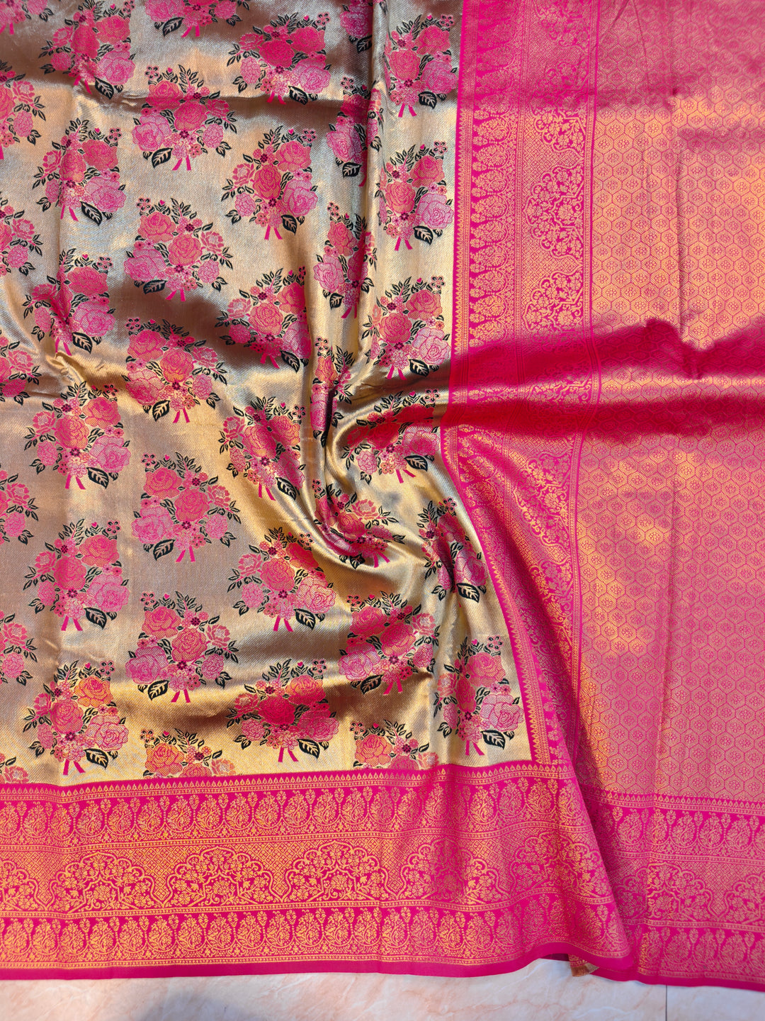DHARAMVARAM ALFI IN GOLD WITH FLORAL ROSE DESIGNS WITH RANI BORDER