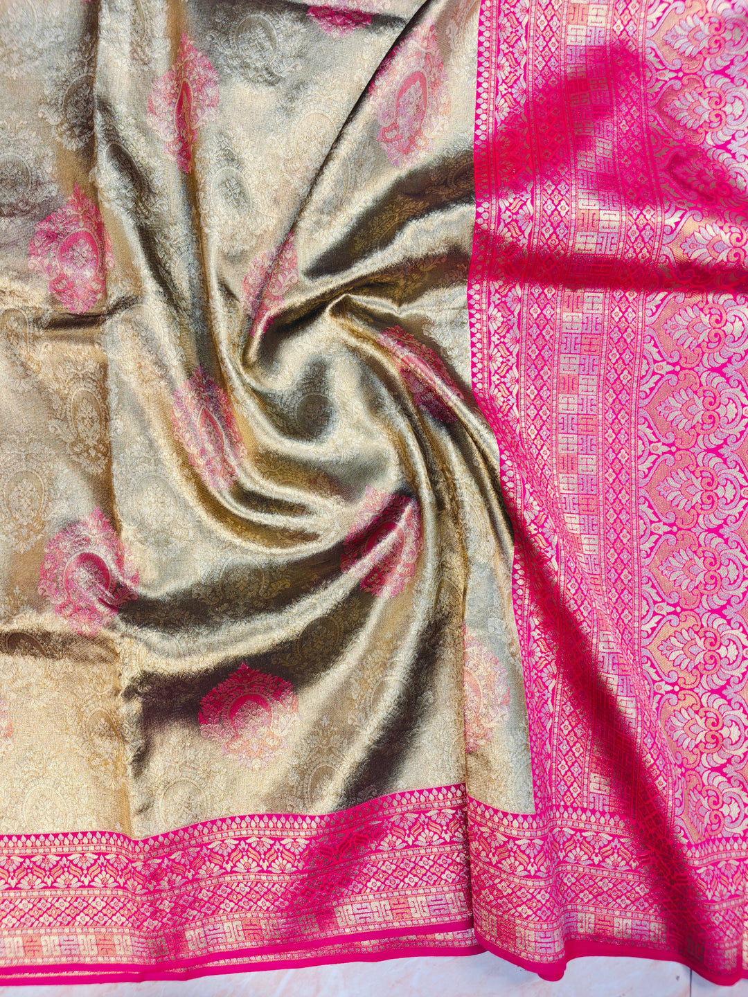 DHARMAVARAM GOLD TISU IN SELF WEAVING WITH RANI BORDER