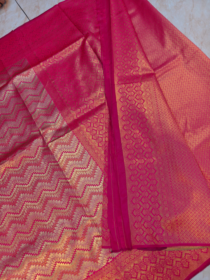 DHARMAVARAM TISU IN RANI AND GOLD FUSION WITH HORIZONTAL DESIGNS