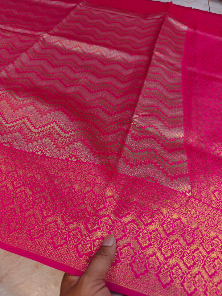 DHARMAVARAM TISU IN RANI AND GOLD FUSION WITH HORIZONTAL DESIGNS