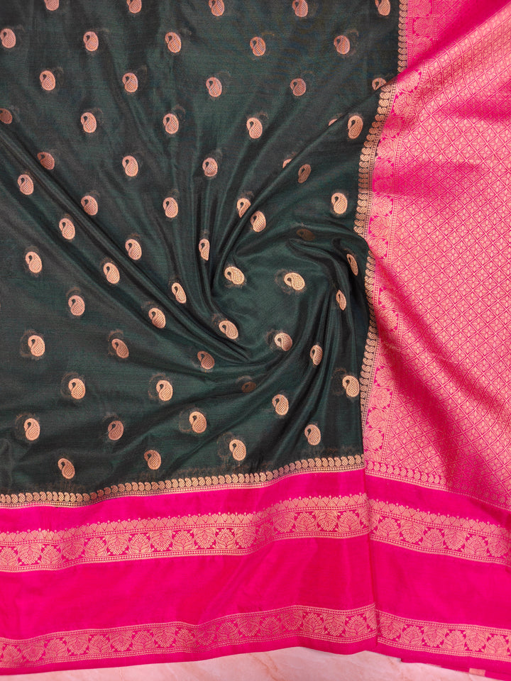 KHADDI GEROGETTE IN BOTTLE GREEN WITH RANI BORDER