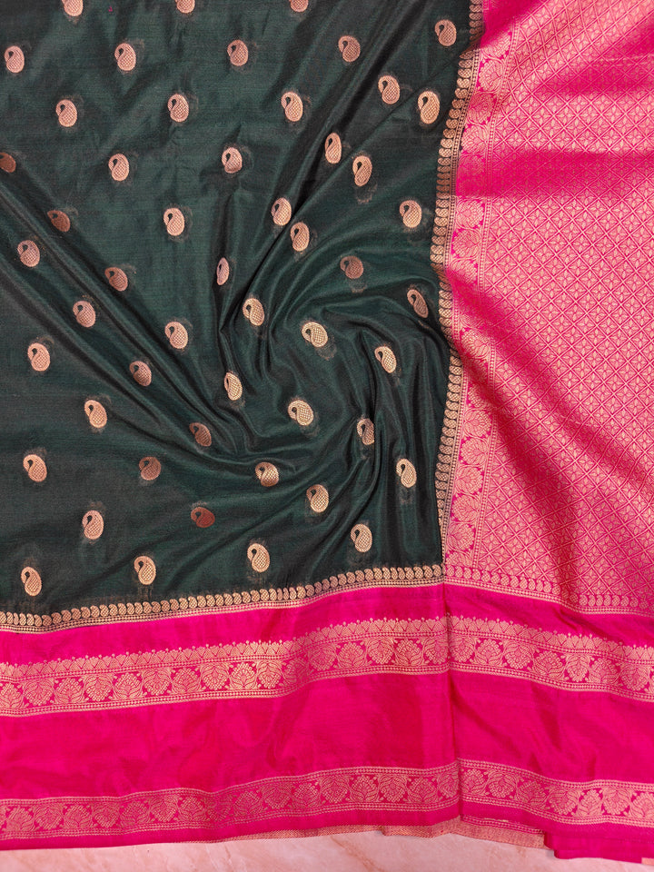 KHADDI GEROGETTE IN BOTTLE GREEN WITH RANI BORDER