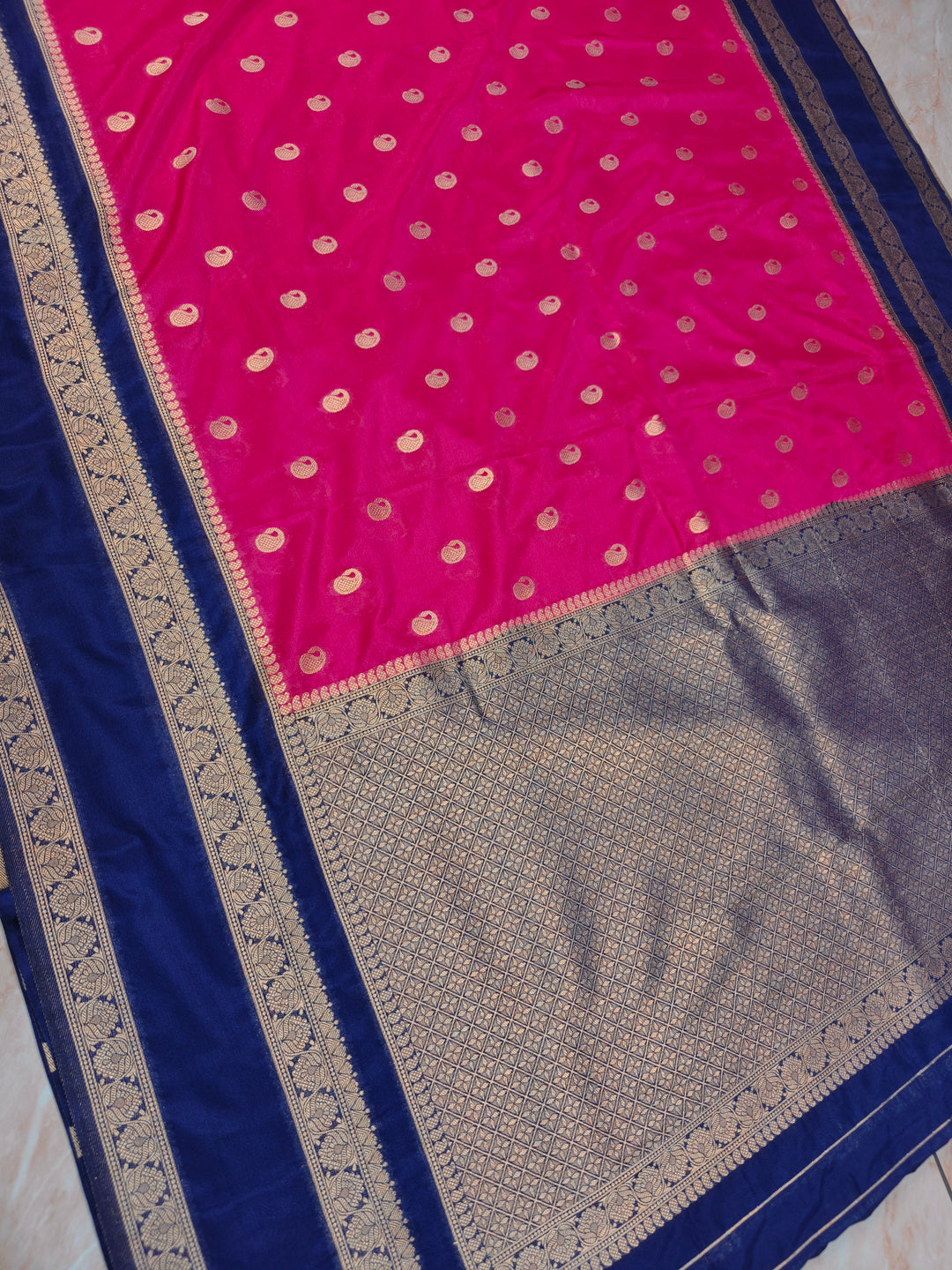 KHADDI GEROGETTE IN RANI WITH ROYAL BLUE BORDER