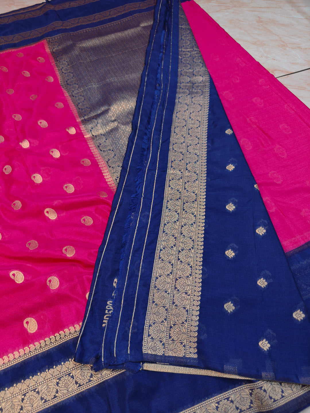 KHADDI GEROGETTE IN RANI WITH ROYAL BLUE BORDER