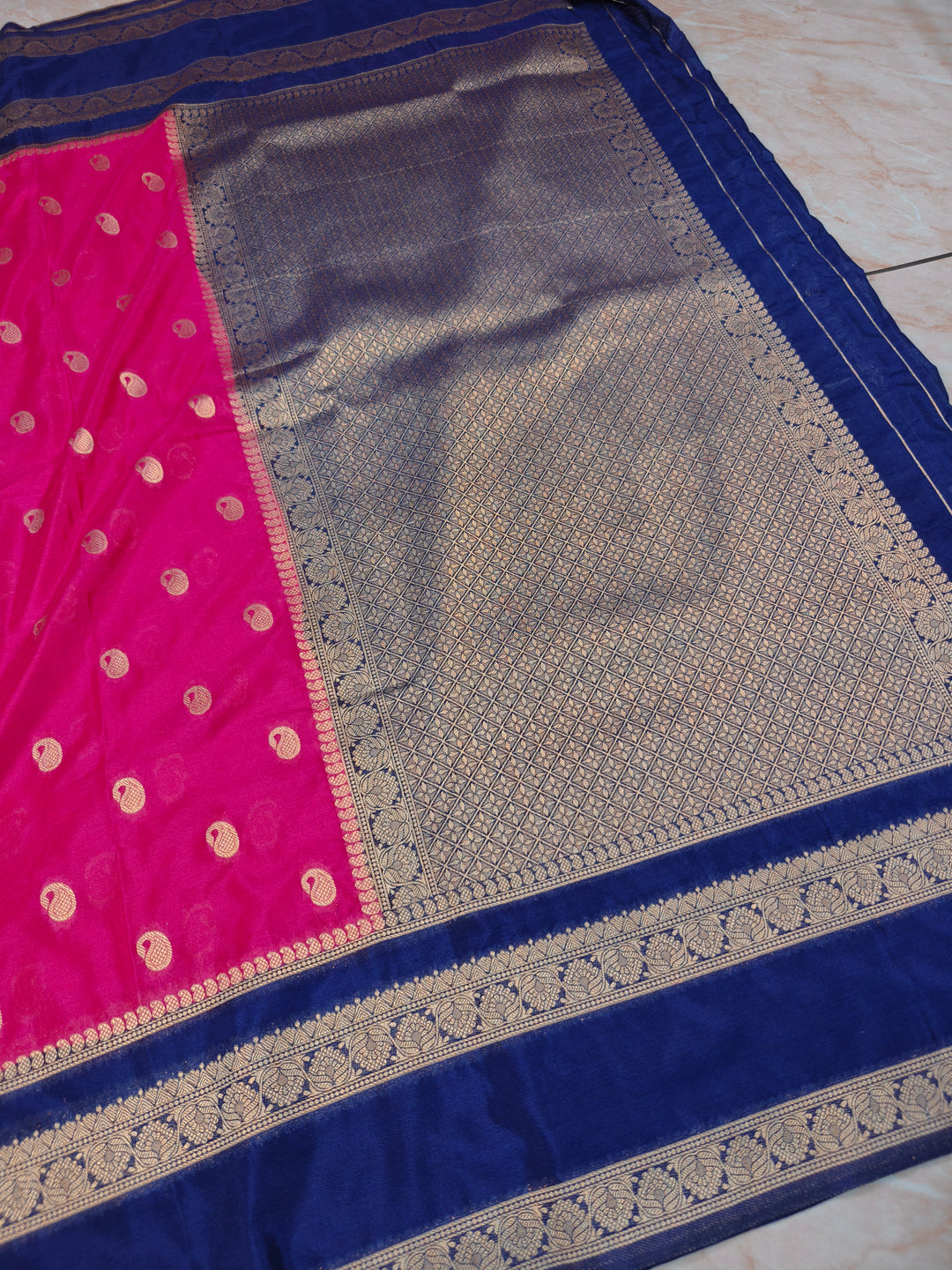 KHADDI GEROGETTE IN RANI WITH ROYAL BLUE BORDER