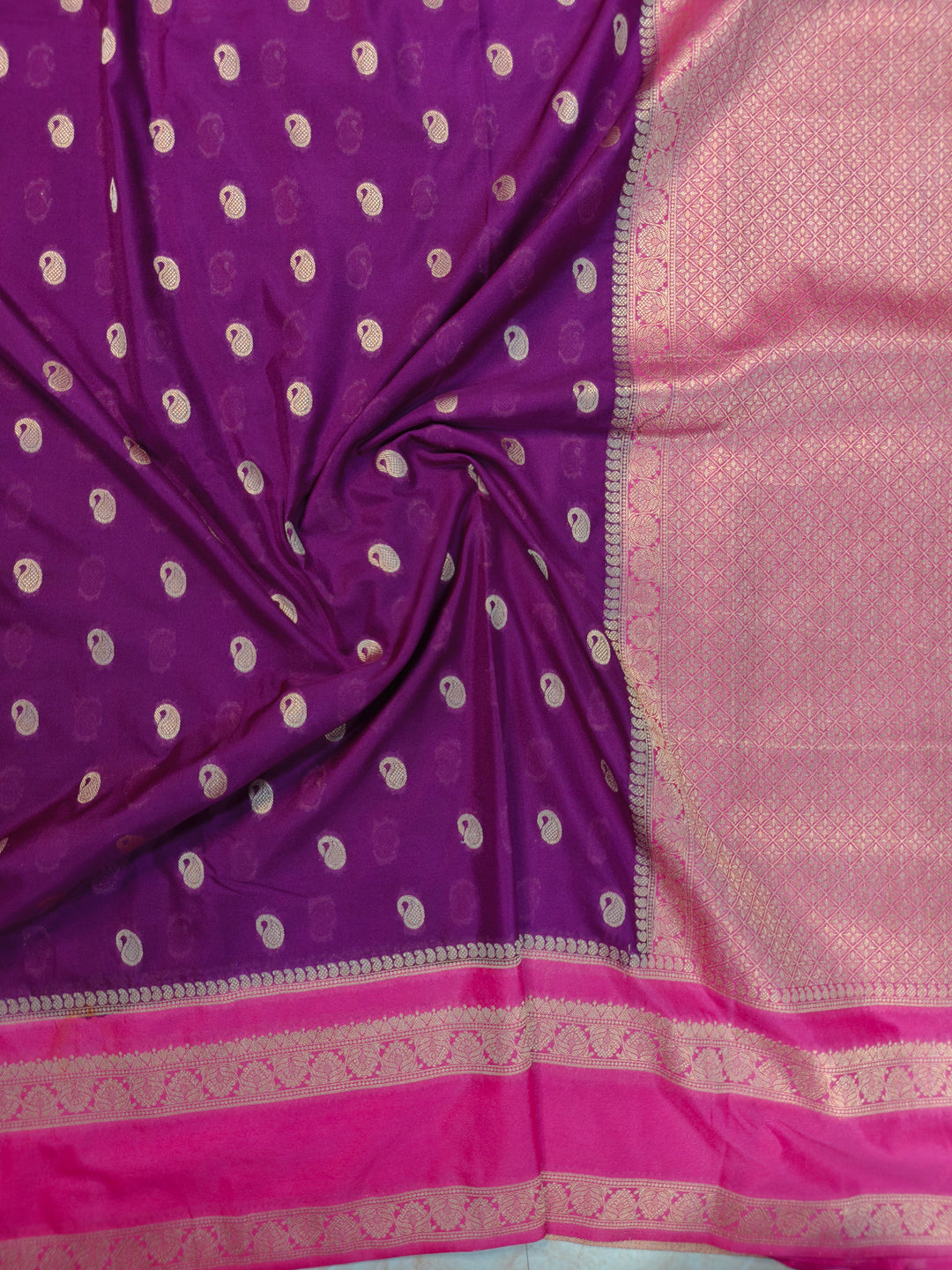 KHADDI GEORGETTE IN MAGENTA WITHBABY PINK BORDER