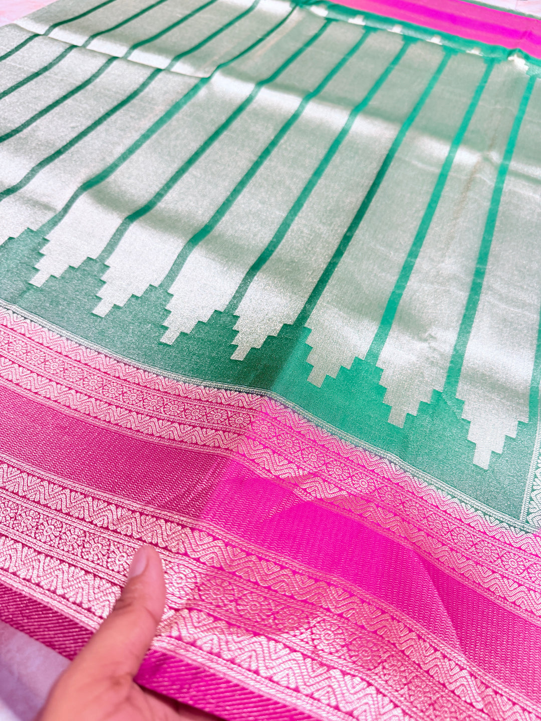 SEMI SOFT SILK GIRAFFE ZARI WEAVE SAREE IN OFF-WHITE AND SEA GREEN SHADE