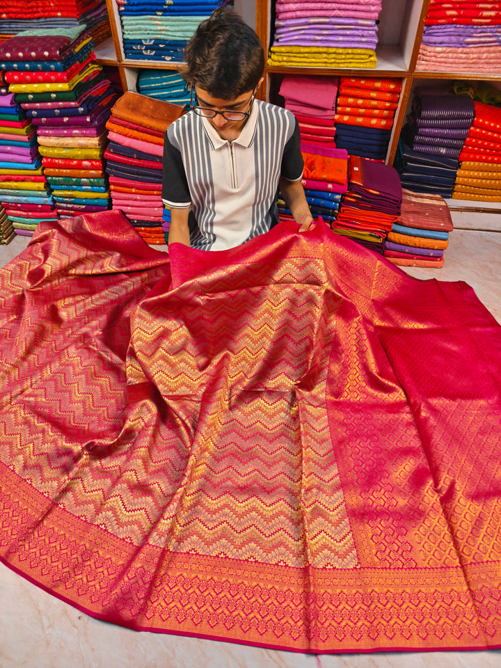 DHARMAVARAM TISU IN RANI AND GOLD FUSION WITH HORIZONTAL DESIGNS
